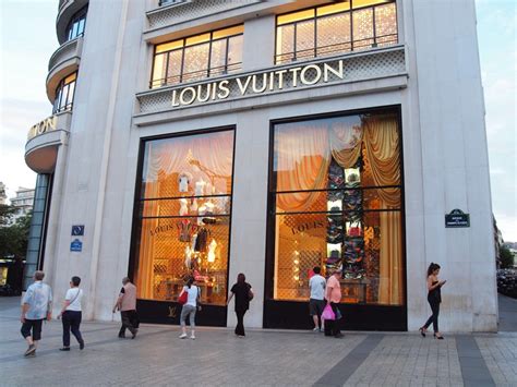 louis vuitton stores in paris|louis vuitton paris store appointment.